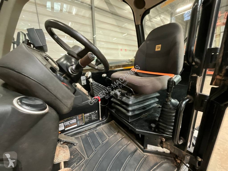 رافعة شوكية تلسكوبية JCB