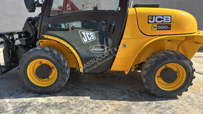 رافعة شوكية تلسكوبية JCB 4x4