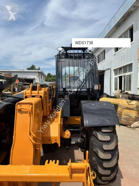 رافعة شوكية تلسكوبية JCB