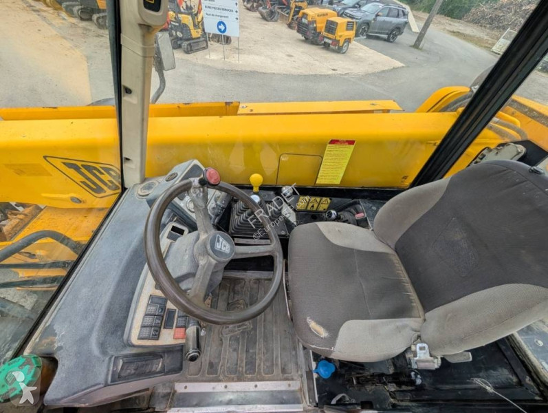 Teleskopický manipulátor JCB 528-70