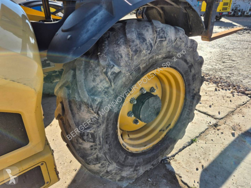 Teleskopický vozík Caterpillar TH3510D