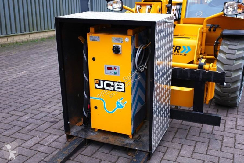 رافعة شوكية تلسكوبية JCB 525-60E Valid...