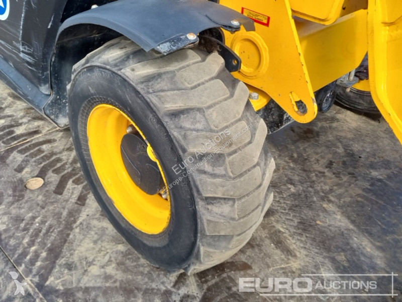 Teleskopický vozík JCB 525-60 Hi Viz