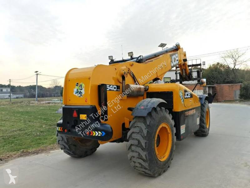Teleskopický vozík JCB