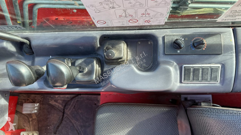 رافعة شوكية تلسكوبية Manitou 4x4x4