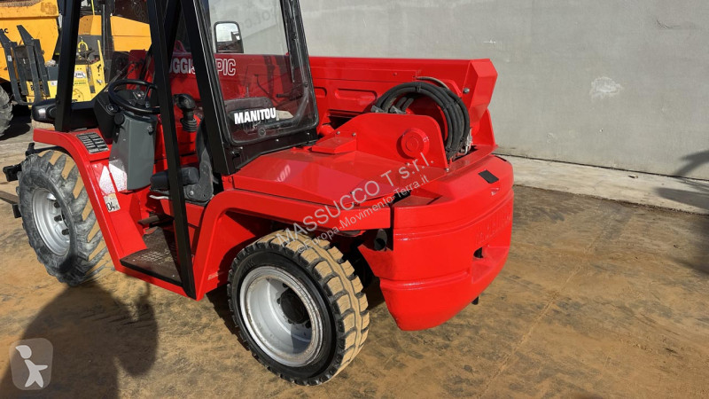 Teleskopický manipulátor Manitou BT 420 4x4