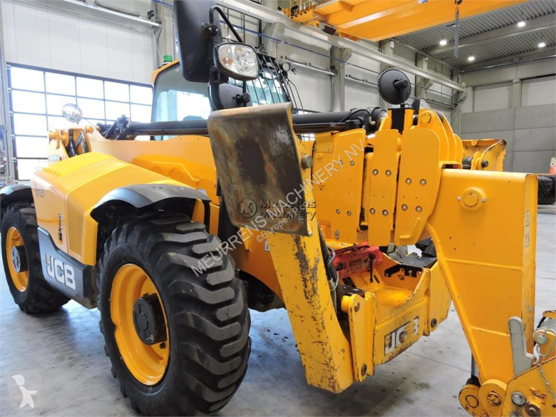 رافعة شوكية تلسكوبية JCB