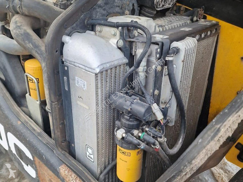 رافعة شوكية تلسكوبية JCB Agri Plus