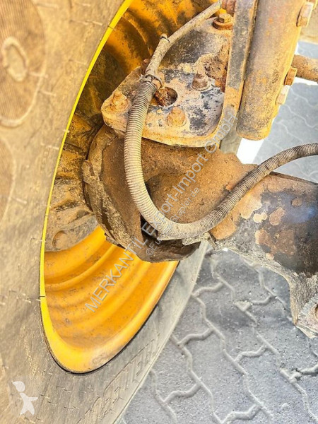رافعة شوكية تلسكوبية JCB