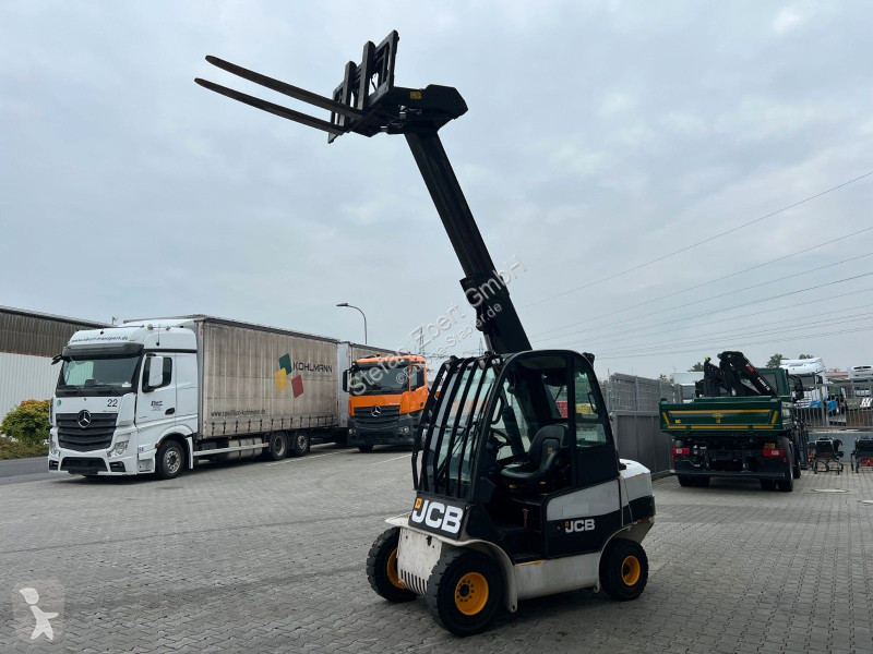 رافعة شوكية تلسكوبية JCB 30D Teletruck 2WD /...