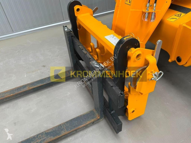 رافعة شوكية تلسكوبية JCB HiViz