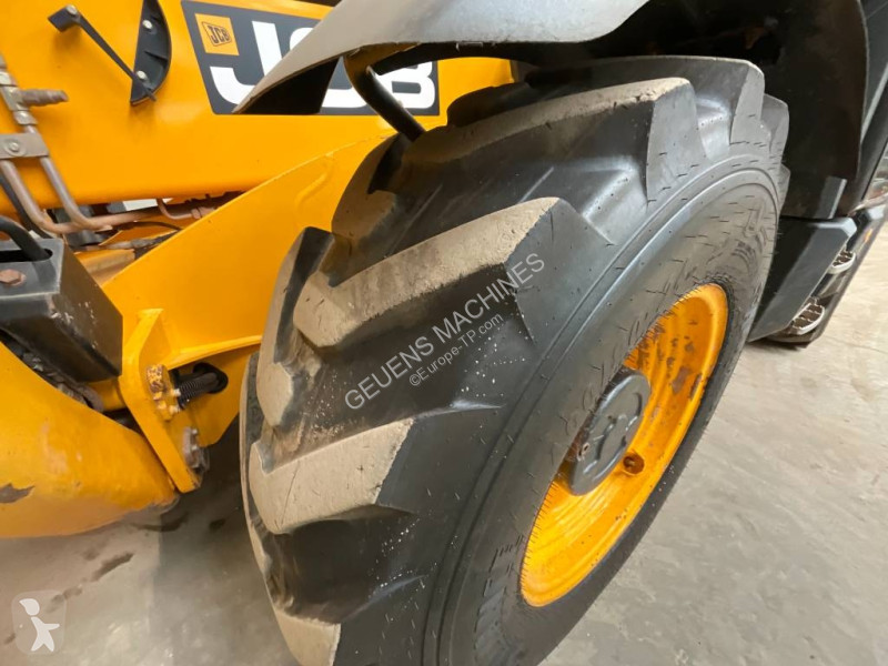 رافعة شوكية تلسكوبية JCB
