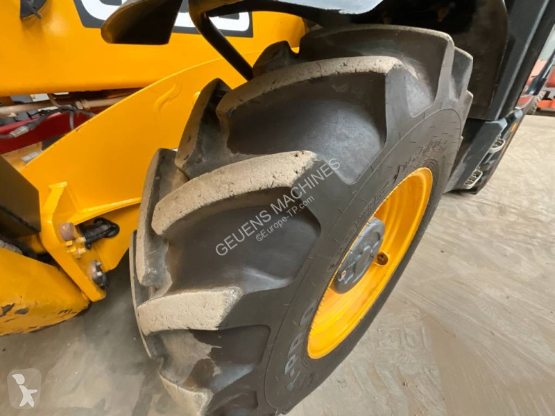رافعة شوكية تلسكوبية JCB