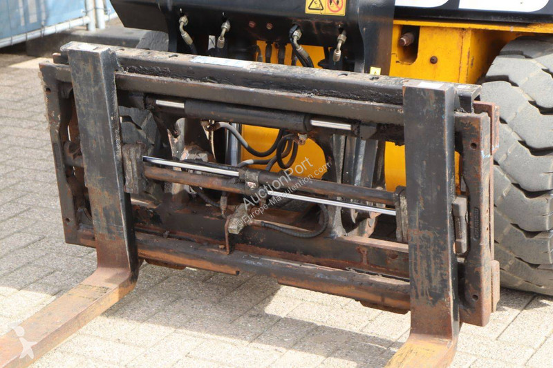 Телескопический погрузчик JCB 30-19E