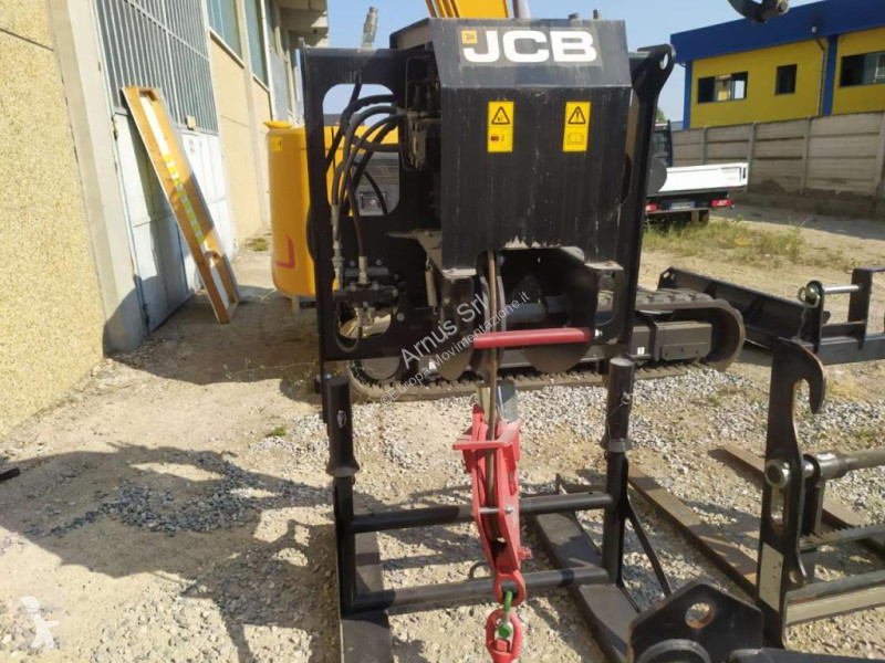 رافعة شوكية تلسكوبية JCB