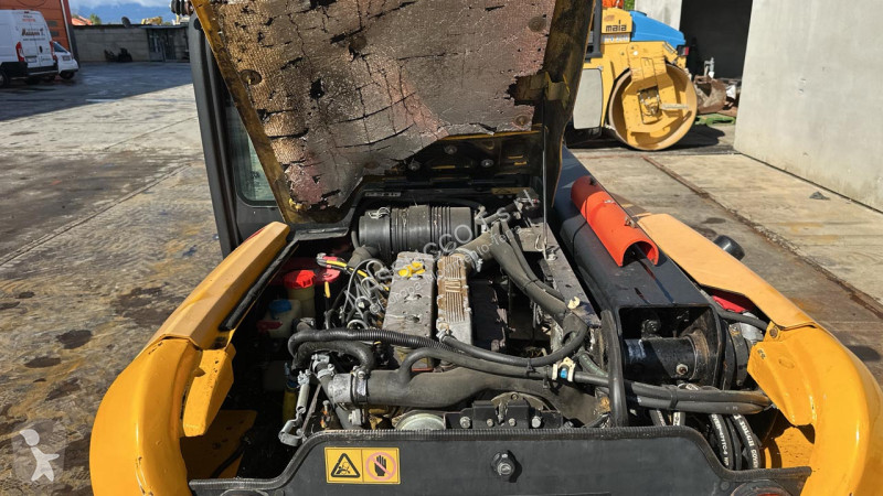 Teleskopický vozík JCB TH 4X4
