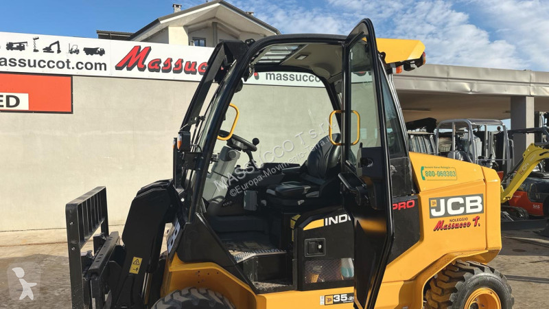 رافعة شوكية تلسكوبية JCB 35-26D 4x4