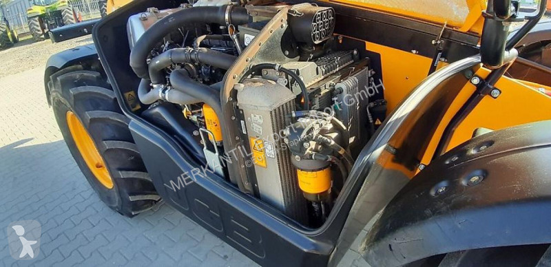 رافعة شوكية تلسكوبية JCB