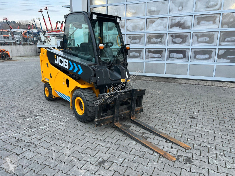 رافعة شوكية تلسكوبية JCB 35-22E Teletruck / nur...