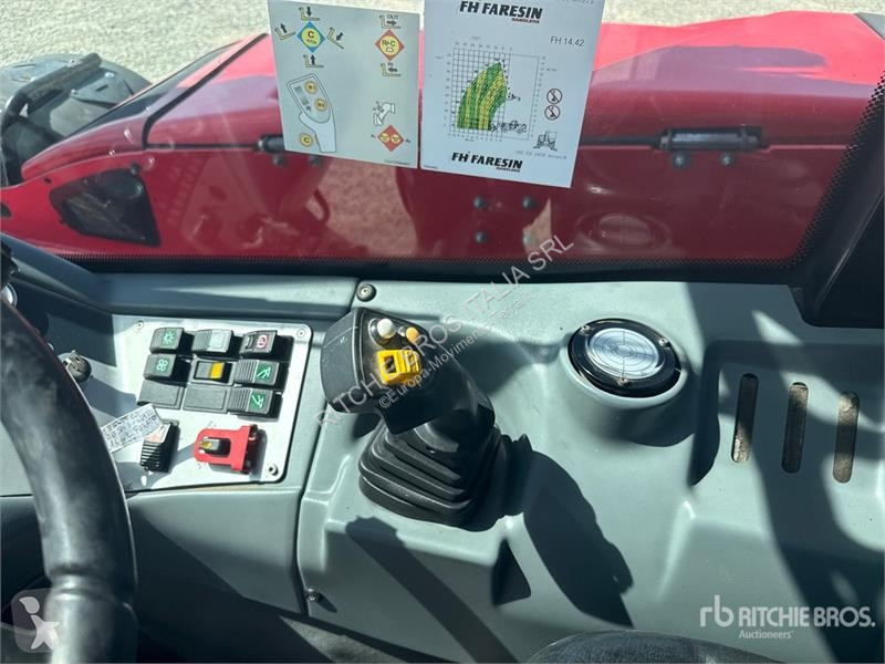 Телескопічний навантажувач  14.42 Telehandler