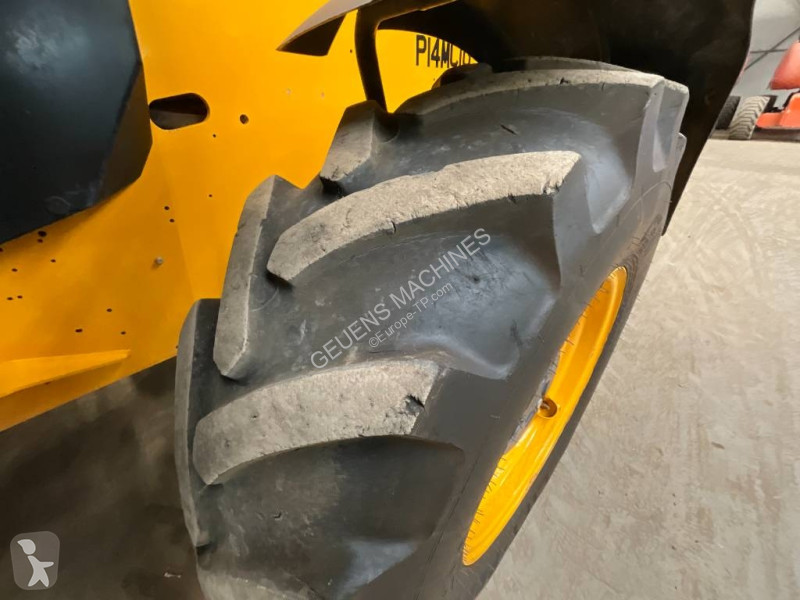 رافعة شوكية تلسكوبية JCB