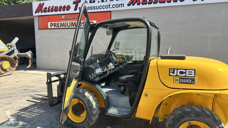 رافعة شوكية تلسكوبية JCB 4x4