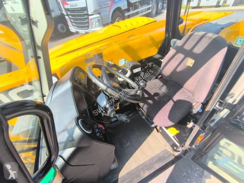Телескопичен товарач JCB 525-60
