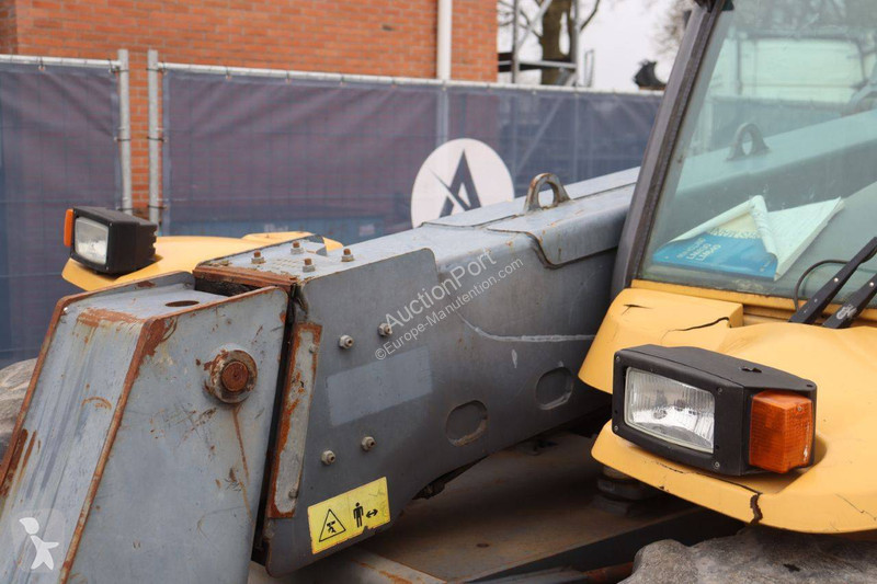 Телескопичен товарач New Holland LM 410