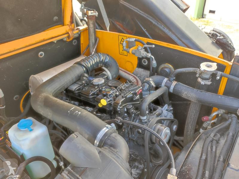 Încărcător telescopic JCB