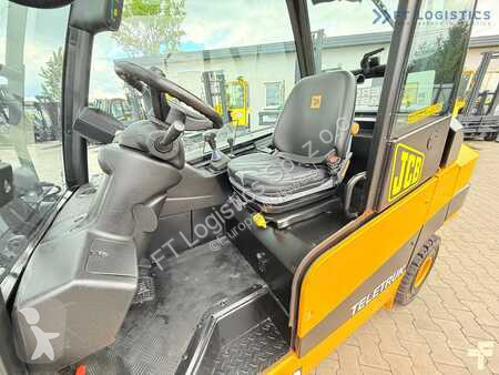 Încărcător telescopic JCB