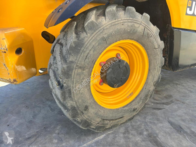 رافعة شوكية تلسكوبية JCB