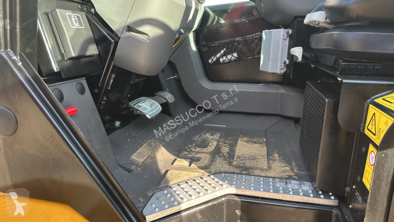 رافعة شوكية تلسكوبية JCB 35-26D 4x4