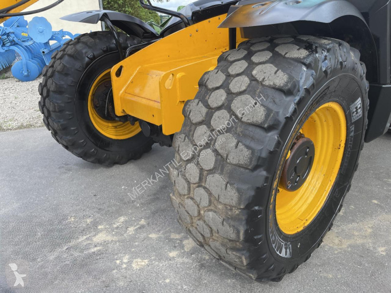 رافعة شوكية تلسكوبية JCB DE 34km/h
