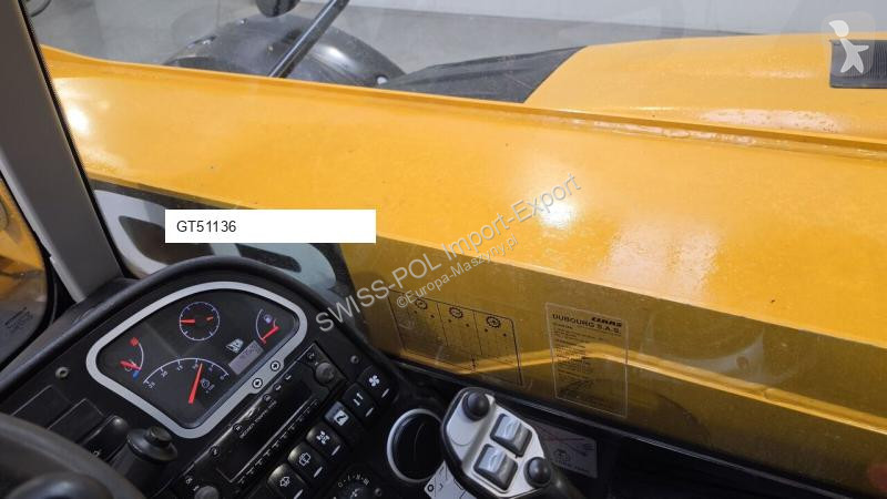 رافعة شوكية تلسكوبية JCB