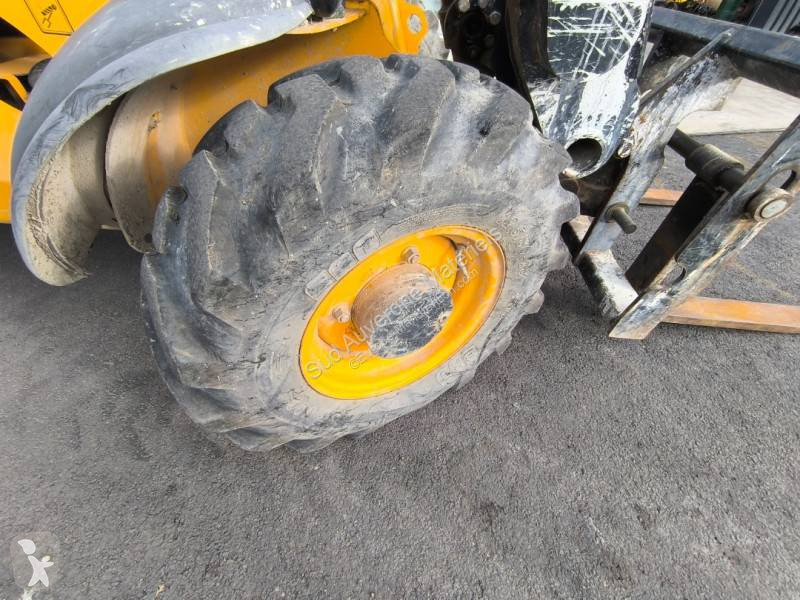 رافعة شوكية تلسكوبية JCB