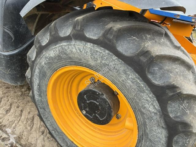 رافعة شوكية تلسكوبية JCB