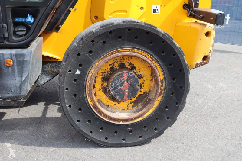 Телескопичен товарач JCB 560-80