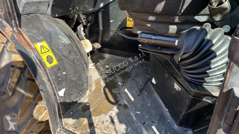 Teleskopický vozík JCB TH 4X4
