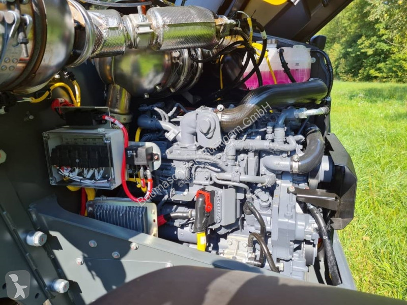 رافعة شوكية تلسكوبية Liebherr T 32-7
