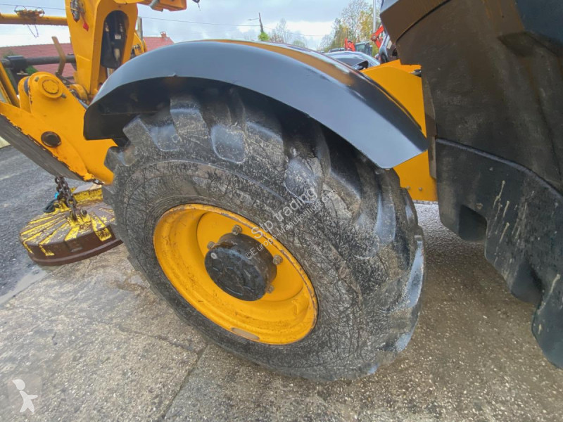 Încărcător telescopic JCB