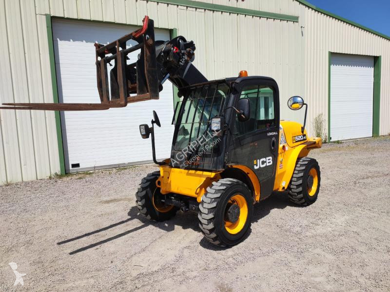 Încărcător telescopic JCB