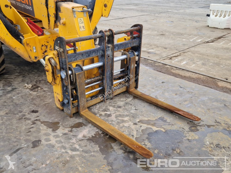 رافعة شوكية تلسكوبية JCB 540-140 Hi Viz