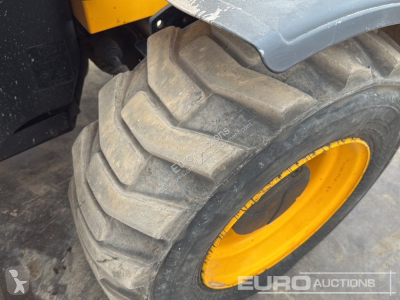 رافعة شوكية تلسكوبية JCB 525-60 Hi Viz