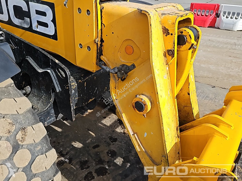 Teleskopický vozík JCB 560-80