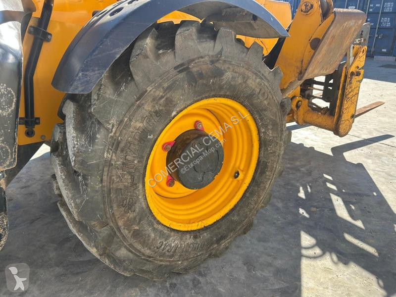 رافعة شوكية تلسكوبية JCB