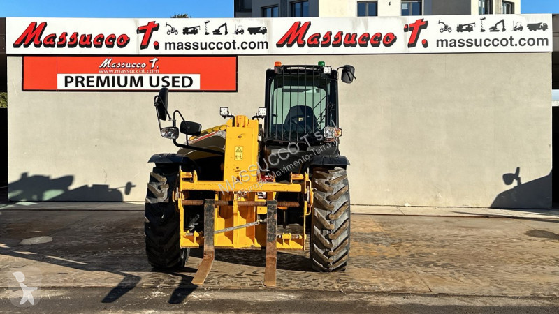 رافعة شوكية تلسكوبية JCB