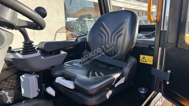رافعة شوكية تلسكوبية JCB 35-26D 4x4