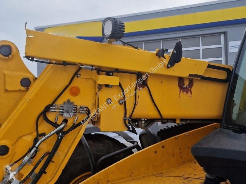 رافعة شوكية تلسكوبية JCB Agri Plus
