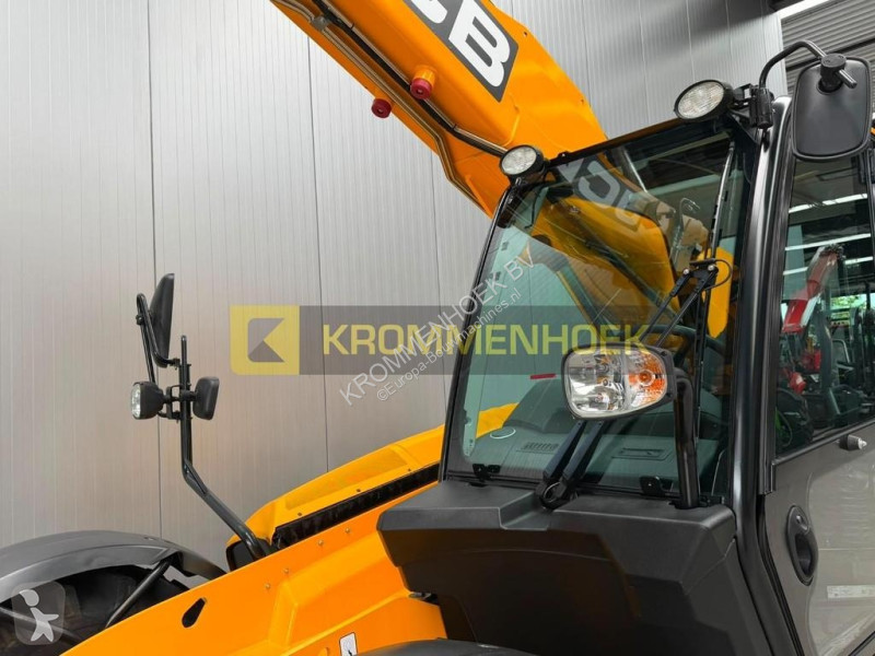رافعة شوكية تلسكوبية JCB HiViz