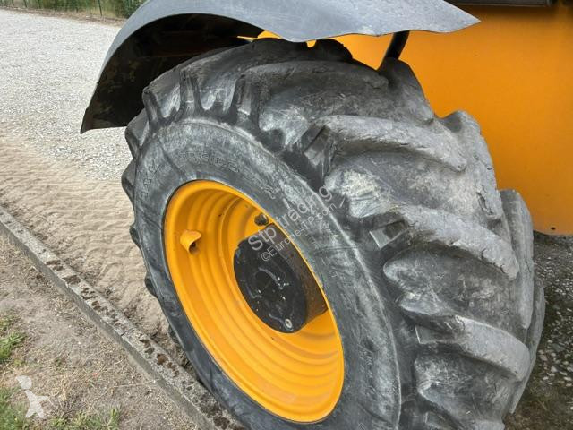 رافعة شوكية تلسكوبية JCB